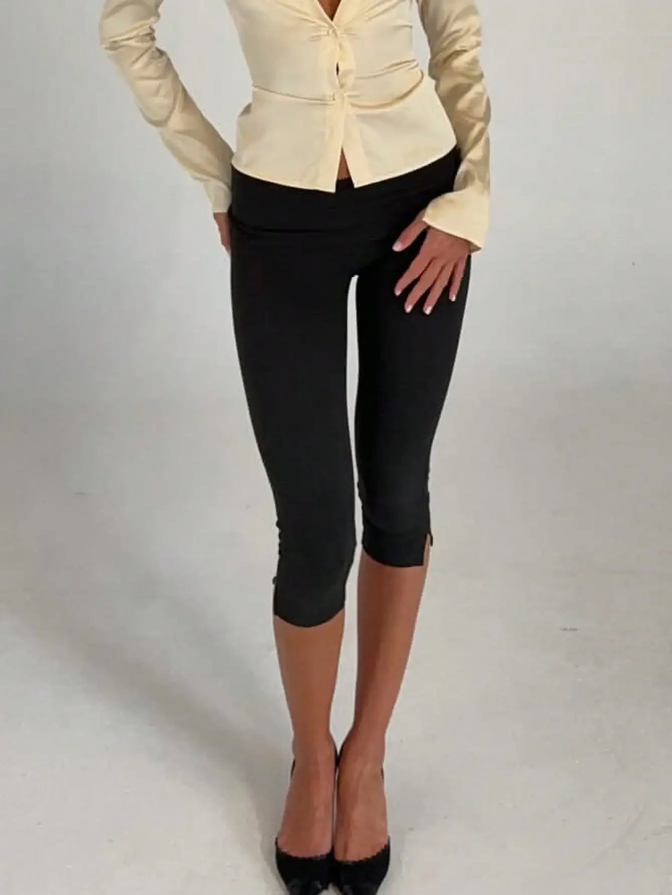 Women's Y2K Low Waist White Capri Leggings Fold Over Waistband Split Hem Solid Color Slim Fit Stretchy Cropped Leggings Buttery